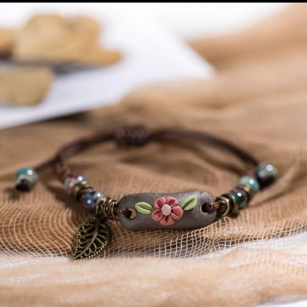 Hand-knotted Ceramic Floral Motif Adjustable Hemp Bracelet, adjustable - Picture 2 of 7